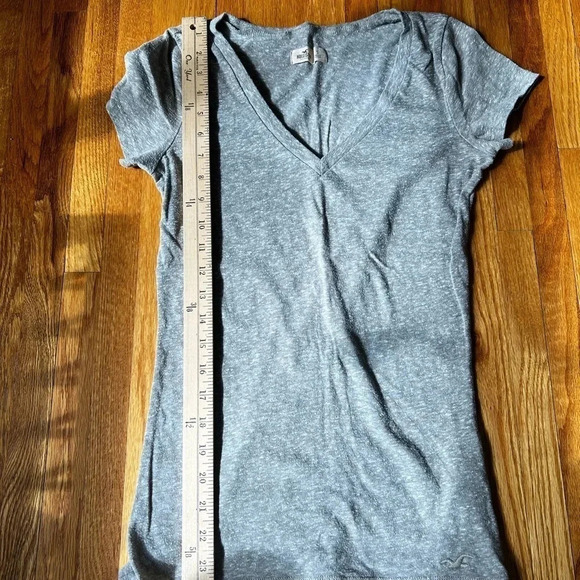 Hollister grey V-Neck - Picture 1 of 4